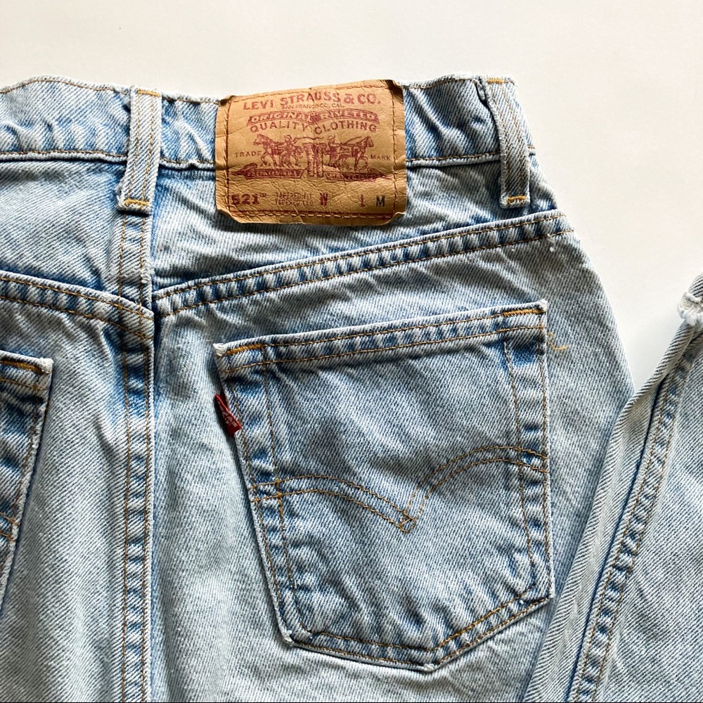 Vintage Levi’s 521 High Waisted Mom Jean Light Wash Size 6